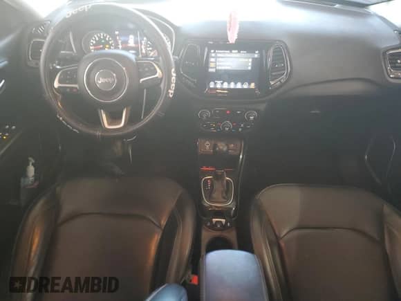 2020 Jeep Compass Limited z VIN 3C4NJCCB1LT158436, wystawiony jako Copart lot #65223995 z przebiegiem 122 633 mil mil oraz Nie do naprawy • Non repairable. Historia ofert i sprzedaży dostępna na DreamBid. Obrazek 8.