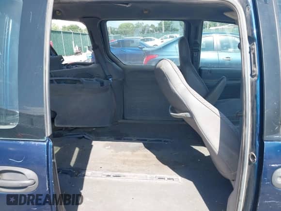 2000 Dodge Caravan with VIN 2B4FP25B0YR510861, listed as a IAAI auction lot 42807303 with 255,162 mi miles and . Bid and sale history available at DreamBid. Image 8.
