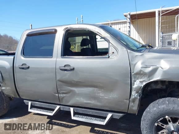 2011 Chevrolet Silverado 1500 LS z VIN 3GCPKREA9BG182360, wystawiony jako IAAI lot #41782080 z przebiegiem 214 465 mil mil oraz . Historia ofert i sprzedaży dostępna na DreamBid. Obrazek 6.