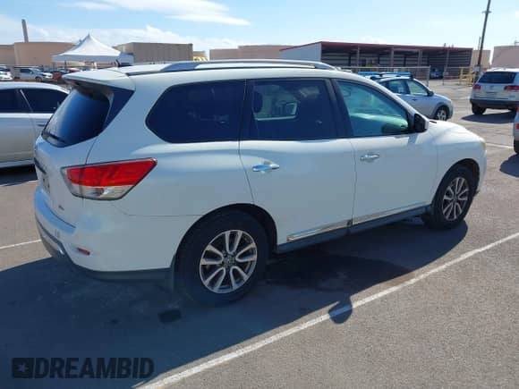 2014 Nissan Pathfinder Platinum with VIN 5N1AR2MN0EC640996, listed as a IAAI auction lot 43319389 with 133,541 mi miles and . Bid and sale history available at DreamBid. Image 4.