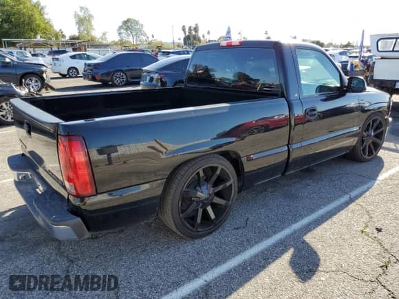 2000 Chevrolet Silverado 1500 z VIN 1GCEC14V4YZ296866, wystawiony jako Copart lot #49343345 z przebiegiem Nie podano mil oraz Szkoda całkowita • Salvage title. Historia ofert i sprzedaży dostępna na DreamBid. Obrazek 3.