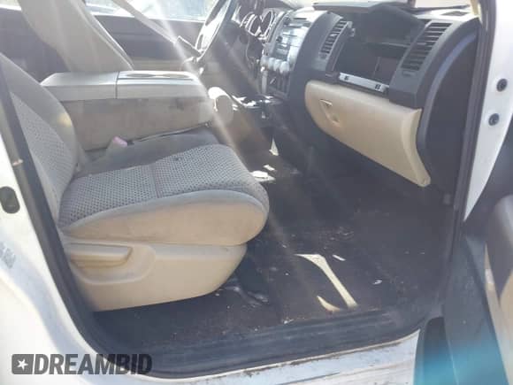 2012 Toyota Tundra z VIN 5TFRU5F15CX026386, wystawiony jako IAAI lot #42588467 z przebiegiem 256 381 mil mil oraz . Historia ofert i sprzedaży dostępna na DreamBid. Obrazek 5.