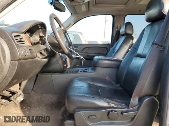 2009 Chevrolet Tahoe z VIN 1GNFC135X9R211818, wystawiony jako Copart lot #83916524 z przebiegiem 221 538 mil mil oraz Czysty tytuł • Clean title. Historia ofert i sprzedaży dostępna na DreamBid. Obrazek 7.