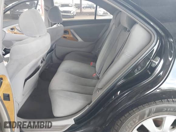 2007 Toyota Camry CE z VIN 4T1BE46K87U583491, wystawiony jako IAAI lot #43029638 z przebiegiem 292 872 mil mil oraz . Historia ofert i sprzedaży dostępna na DreamBid. Obrazek 8.