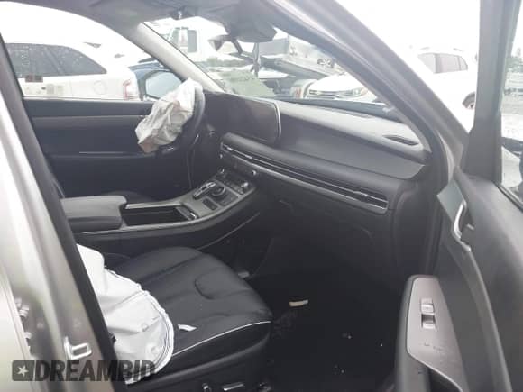 2025 Hyundai Palisade SEL z VIN KM8R24GE2SU868132, wystawiony jako IAAI lot #43424990 z przebiegiem 21 349 mil mil oraz . Historia ofert i sprzedaży dostępna na DreamBid. Obrazek 5.