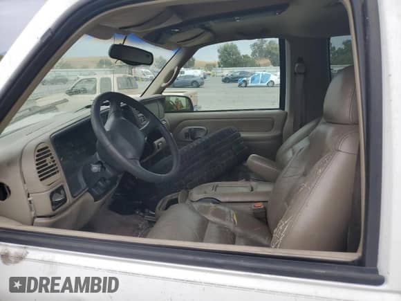 1999 Chevrolet Tahoe с VIN 3GNEK18R0XG116269, выставлен на аукционе Copart как лот 83964325 с пробегом 184 064 миль миль и Списание • Salvage title. История ставок и продаж доступна на DreamBid. Изображение 7.