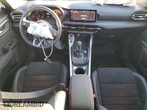 2024 Dodge Hornet GT z VIN ZACNDFAN6R3A15723, wystawiony jako Copart lot #44016235 z przebiegiem 6 864 mil mil oraz Szkoda całkowita • Salvage title. Historia ofert i sprzedaży dostępna na DreamBid. Obrazek 8.