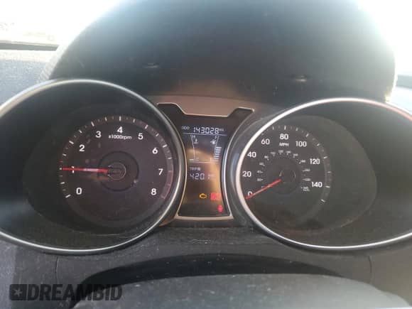 2013 Hyundai Veloster w/Gray Int z VIN KMHTC6AD9DU118115, wystawiony jako Copart lot #90233175 z przebiegiem 143 028 mil mil oraz Czysty tytuł • Clean title. Historia ofert i sprzedaży dostępna na DreamBid. Obrazek 9.