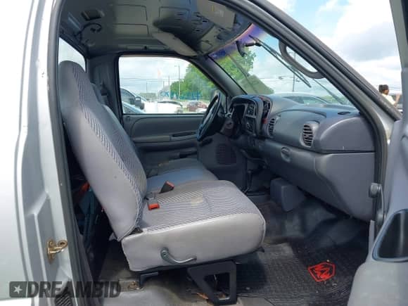 2001 Dodge 1500 z VIN 1B7HF16Y81S262147, wystawiony jako IAAI lot #42262370 z przebiegiem 169 465 mil mil oraz . Historia ofert i sprzedaży dostępna na DreamBid. Obrazek 5.