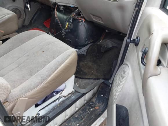 1998 Chevrolet Astro Cargo с VIN 1GCDM19WXWB139102, выставлен на аукционе IAAI как лот 41540799 с пробегом 226 511 миль миль и . История ставок и продаж доступна на DreamBid. Изображение 5.