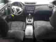 2016 Nissan Rogue SV z VIN 5N1AT2MT5GC804035, wystawiony jako Copart lot #82224915 z przebiegiem 156 513 mil mil oraz Szkoda całkowita • Salvage title. Historia ofert i sprzedaży dostępna na DreamBid. Obrazek 8.