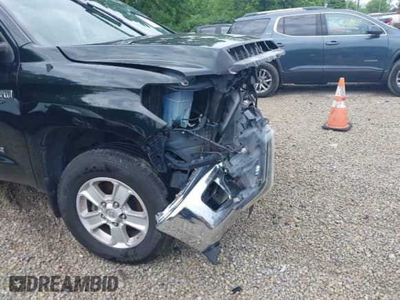 2018 Toyota Tundra SR с VIN 5TFUW5F19JX725912, выставлен на аукционе IAAI как лот 42437463 с пробегом 193 630 миль миль и . История ставок и продаж доступна на DreamBid. Изображение 18.