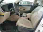 2017 Hyundai Tucson Sport z VIN KM8J3CA21HU310994, wystawiony jako Copart lot #84451955 z przebiegiem 77 130 mil mil oraz Szkoda całkowita • Salvage title. Historia ofert i sprzedaży dostępna na DreamBid. Obrazek 7.