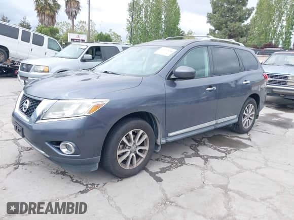 2014 Nissan Pathfinder SV with VIN 5N1AR2MM9EC625565, listed as a IAAI auction lot 42137658 with 163,357 mi miles and . Bid and sale history available at DreamBid. Image 2.