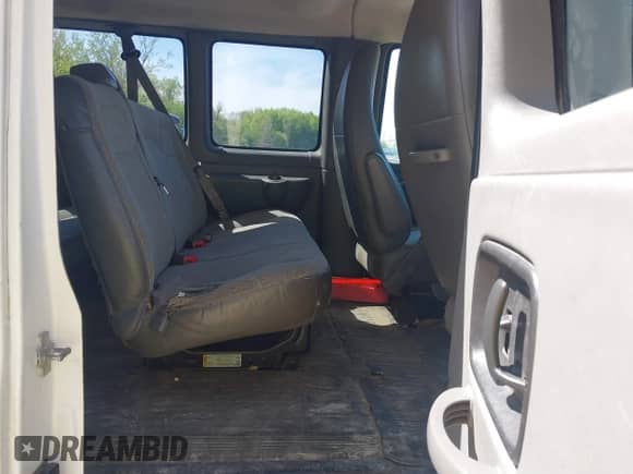 2012 Chevrolet Express Passenger 1LT z VIN 1GAZG1FA4C1189350, wystawiony jako IAAI lot #42246336 z przebiegiem 239 216 mil mil oraz . Historia ofert i sprzedaży dostępna na DreamBid. Obrazek 8.