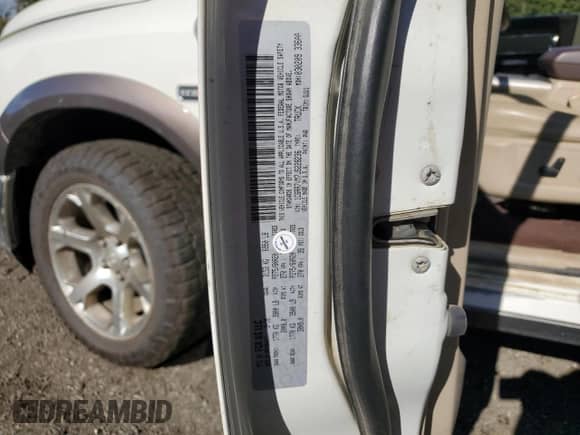 2018 Ram 1500 Laramie z VIN 1C6RR7VM7JS228236, wystawiony jako Copart lot #86628725 z przebiegiem 149 116 mil mil oraz Czysty tytuł • Clean title. Historia ofert i sprzedaży dostępna na DreamBid. Obrazek 12.