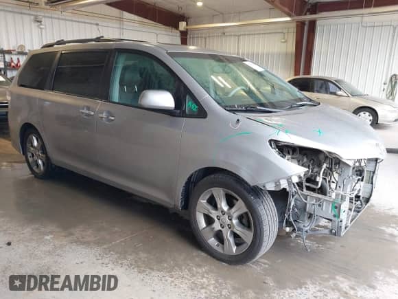 2013 Toyota Sienna SE с VIN 5TDXK3DC2DS321989, выставлен на аукционе IAAI как лот 42818628 с пробегом 181 182 миль миль и . История ставок и продаж доступна на DreamBid. Изображение 1.
