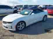 2019 Chevrolet Camaro 1LT z VIN 1G1FB3DS8K0117600, wystawiony jako IAAI lot #41174936 z przebiegiem 110 273 mil mil oraz . Historia ofert i sprzedaży dostępna na DreamBid. Obrazek 2.