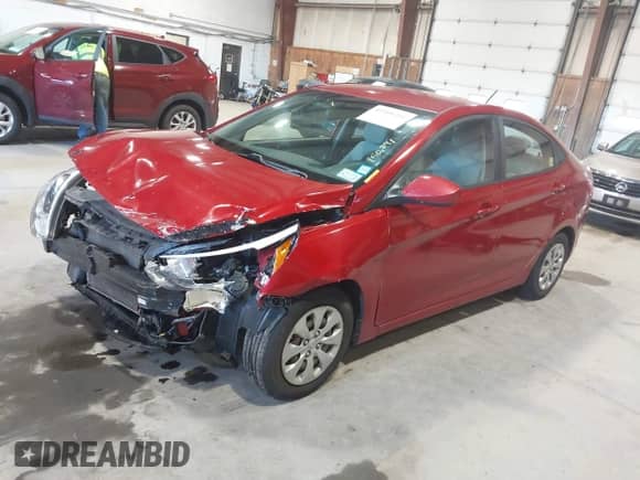 2017 Hyundai Accent SE z VIN KMHCT4AE2HU394476, wystawiony jako IAAI lot #43404316 z przebiegiem 150 891 mil mil oraz . Historia ofert i sprzedaży dostępna na DreamBid. Obrazek 2.