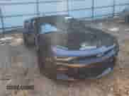 2017 Chevrolet Camaro 2SS z VIN 1G1FH1R76H0153267, wystawiony jako Copart lot #70491995 z przebiegiem Nie podano mil oraz Szkoda całkowita • Salvage title. Historia ofert i sprzedaży dostępna na DreamBid. Obrazek 13.