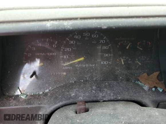1997 GMC Sierra 1500 z VIN 2GTEC19R4V1506513, wystawiony jako Copart lot #55646355 z przebiegiem Nie podano mil oraz Czysty tytuł • Clean title. Historia ofert i sprzedaży dostępna na DreamBid. Obrazek 9.