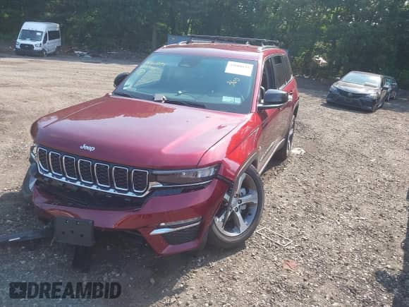 2024 Jeep Grand Cherokee Limited with VIN 1C4RJHBG8RC697443, listed as a IAAI auction lot 42608135 with 3,062 mi miles and . Bid and sale history available at DreamBid. Image 2.