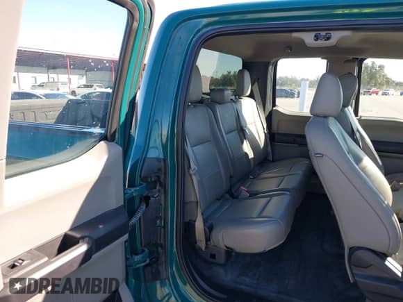 2020 Ford F-150 XL z VIN 1FTFX1E50LKE48263, wystawiony jako IAAI lot #41418687 z przebiegiem 55 049 mil mil oraz . Historia ofert i sprzedaży dostępna na DreamBid. Obrazek 8.