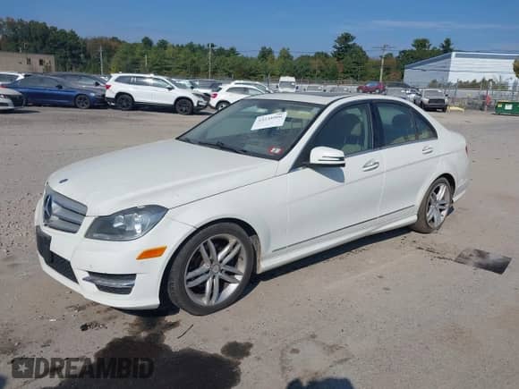 2012 Mercedes-Benz C 300 Sport с VIN WDDGF8BB2CA648843, выставлен на аукционе IAAI как лот 43238906 с пробегом 157 941 миль миль и . История ставок и продаж доступна на DreamBid. Изображение 2.