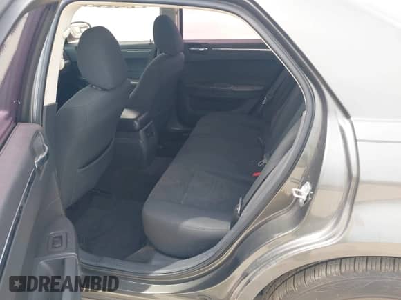 2010 Chrysler 300 Touring с VIN 2C3CA4CD6AH101383, выставлен на аукционе IAAI как лот 43138290 с пробегом 119 855 миль миль и . История ставок и продаж доступна на DreamBid. Изображение 8.