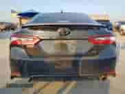 2023 Toyota Camry SE z VIN 4T1G11AKXPU798958, wystawiony jako Copart lot #81294885 z przebiegiem 67 379 mil mil oraz Szkoda całkowita • Salvage title. Historia ofert i sprzedaży dostępna na DreamBid. Obrazek 6.