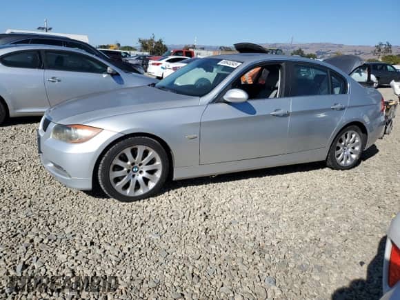 2006 BMW 3 Series 330i с VIN WBAVB33516PS10502, выставлен на аукционе Copart как лот 89643345 с пробегом 131 619 миль миль и Чистый • Clean title. История ставок и продаж доступна на DreamBid. Изображение 1.