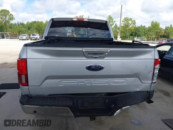 2018 Ford F-150 XL z VIN 1FTEW1CG4JKD13884, wystawiony jako IAAI lot #43204926 z przebiegiem 162 084 mil mil oraz . Historia ofert i sprzedaży dostępna na DreamBid. Obrazek 16.