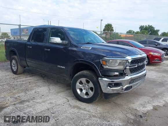 2020 Ram 1500 Laramie z VIN 1C6SRFRT4LN352298, wystawiony jako IAAI lot #43097857 z przebiegiem 59 894 mil mil oraz . Historia ofert i sprzedaży dostępna na DreamBid. Obrazek 1.