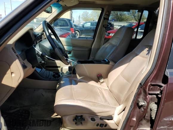 1999 Ford Explorer XLT с VIN 1FMZU34E3XUB50850, выставлен на аукционе Copart как лот 52257815 с пробегом 162 360 миль миль и Списание • Salvage title. История ставок и продаж доступна на DreamBid. Изображение 7.