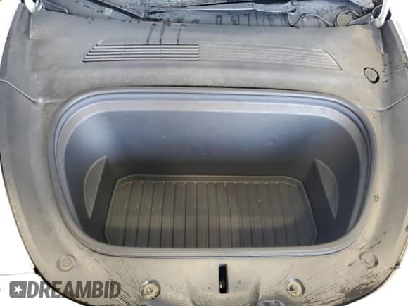 2021 Tesla Model Y Long Range with VIN 5YJYGDEE5MF114948, listed as a Copart auction lot 84757255 with 89,790 mi miles and Salvage title. Bid and sale history available at DreamBid. Image 11.