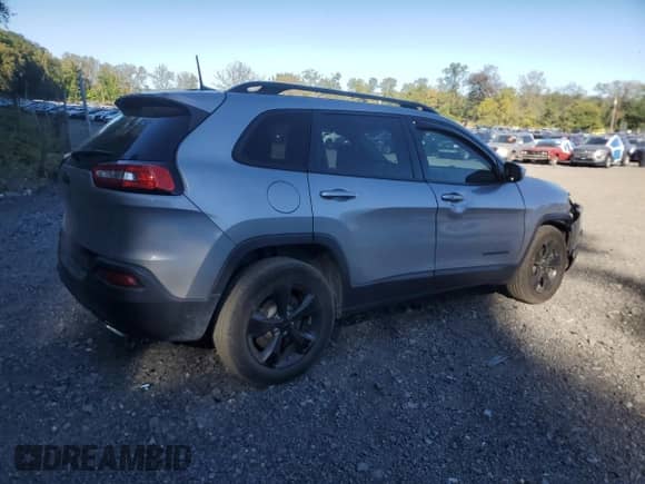 2016 Jeep Cherokee Latitude с VIN 1C4PJMCS7GW102628, выставлен на аукционе Copart как лот 84900125 с пробегом 156 739 миль миль и Списание • Salvage title. История ставок и продаж доступна на DreamBid. Изображение 3.