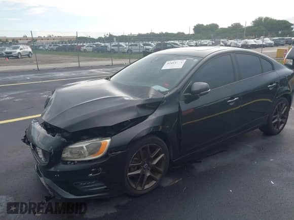 2017 Volvo S60 Dynamic с VIN YV126MFL8H2422804, выставлен на аукционе IAAI как лот 42411971 с пробегом 127 927 миль миль и . История ставок и продаж доступна на DreamBid. Изображение 17.