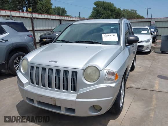 2008 Jeep Compass Sport с VIN 1J8FT47088D714888, выставлен на аукционе IAAI как лот 42763731 с пробегом 70 206 миль миль и . История ставок и продаж доступна на DreamBid. Изображение 18.