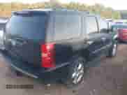 2013 Chevrolet Tahoe LTZ z VIN 1GNSCCE02DR165406, wystawiony jako IAAI lot #42798022 z przebiegiem 212 726 mil mil oraz . Historia ofert i sprzedaży dostępna na DreamBid. Obrazek 4.