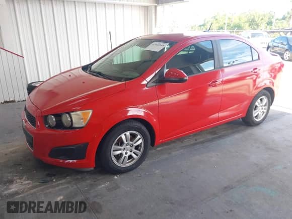 2012 Chevrolet Sonic LS z VIN 1G1JB5SH5C4226409, wystawiony jako IAAI lot #42944948 z przebiegiem 130 700 mil mil oraz . Historia ofert i sprzedaży dostępna na DreamBid. Obrazek 2.