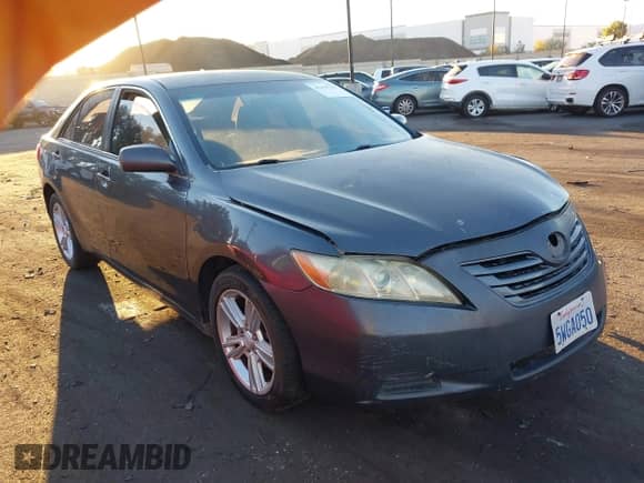 2007 Toyota Camry CE z VIN 4T1BE46K07U061955, wystawiony jako IAAI lot #43475755 z przebiegiem 187 299 mil mil oraz . Historia ofert i sprzedaży dostępna na DreamBid. Obrazek 1.