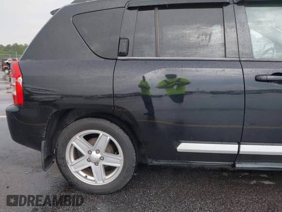 2010 Jeep Compass Sport z VIN 1J4NT1FB6AD638222, wystawiony jako IAAI lot #42076051 z przebiegiem 201 986 mil mil oraz . Historia ofert i sprzedaży dostępna na DreamBid. Obrazek 13.