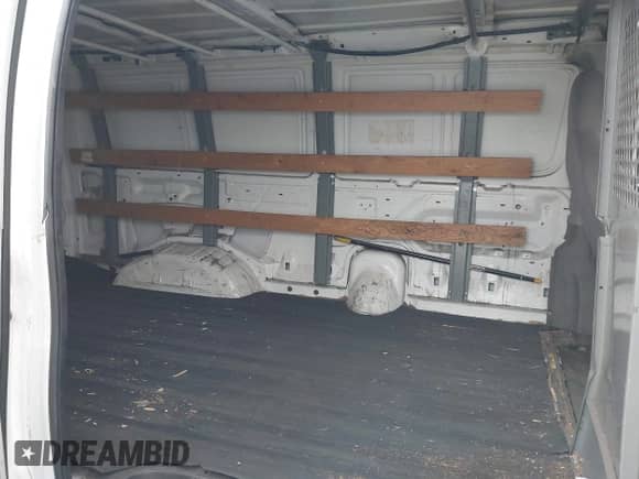 2009 Ford Econoline Cargo Commercial с VIN 1FTNE24W99DA31836, выставлен на аукционе IAAI как лот 43432626 с пробегом 178 340 миль миль и . История ставок и продаж доступна на DreamBid. Изображение 8.