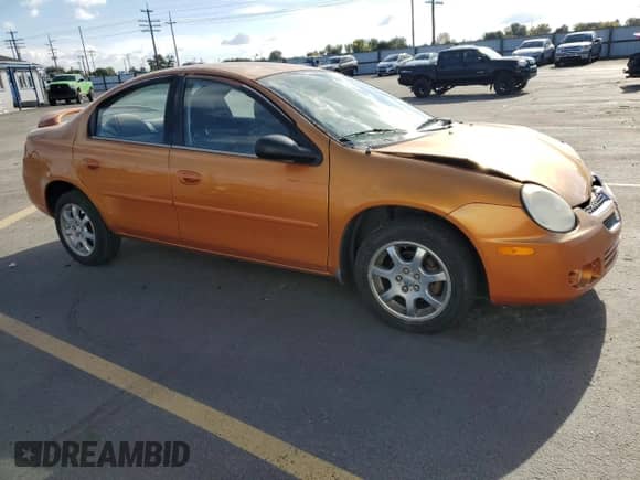 2005 Dodge Neon SXT z VIN 1B3ES56C75D115808, wystawiony jako Copart lot #82426035 z przebiegiem 108 443 mil mil oraz Szkoda całkowita • Salvage title. Historia ofert i sprzedaży dostępna na DreamBid. Obrazek 4.