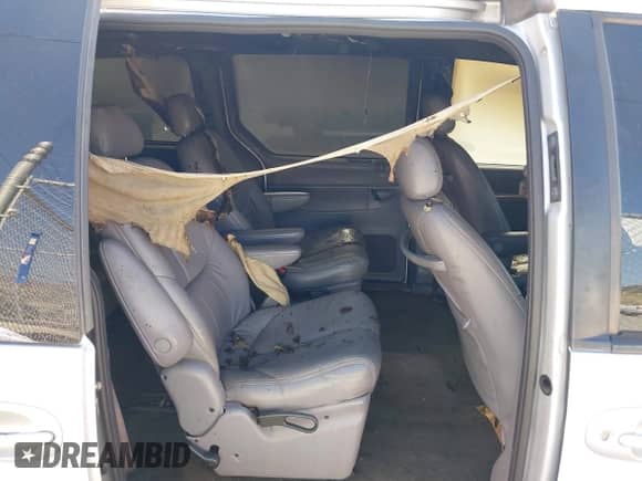 2000 Dodge Caravan ES with VIN 1B4GP74L1YB516789, listed as a IAAI auction lot 42433252 with Not provided miles and . Bid and sale history available at DreamBid. Image 8.