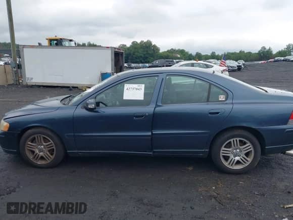 2009 Volvo S60 2.5T with VIN YV1RS592292733777, listed as a IAAI auction lot 42737043 with 213,433 mi miles and . Bid and sale history available at DreamBid. Image 6.