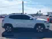 2017 Jeep Compass Latitude z VIN 3C4NJDBB8HT666563, wystawiony jako IAAI lot #43228511 z przebiegiem 116 669 mil mil oraz . Historia ofert i sprzedaży dostępna na DreamBid. Obrazek 13.