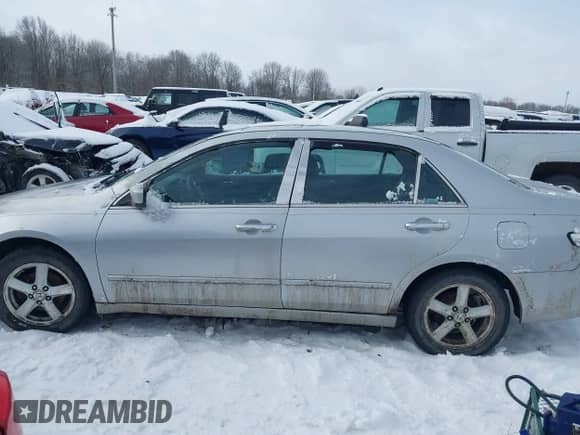 2003 Honda Accord EX z VIN 1HGCM556X3A000230, wystawiony jako IAAI lot #41472952 z przebiegiem 199 500 mil mil oraz . Historia ofert i sprzedaży dostępna na DreamBid. Obrazek 15.