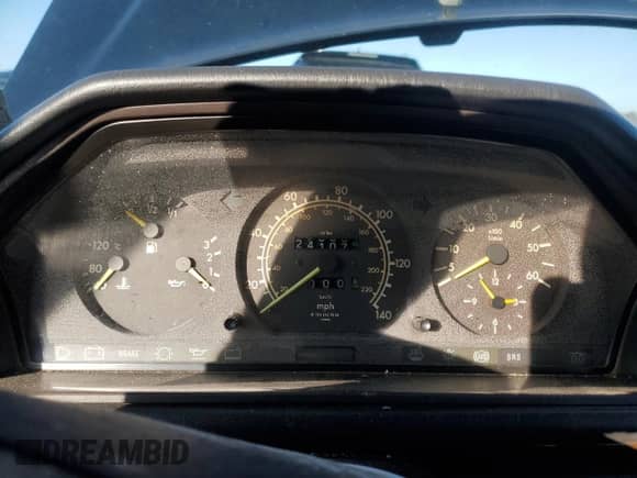 1990 Mercedes-Benz 300 z VIN WDBEB28D9LB211854, wystawiony jako Copart lot #49795515 z przebiegiem 241 074 mil mil oraz Szkoda całkowita • Salvage title. Historia ofert i sprzedaży dostępna na DreamBid. Obrazek 9.