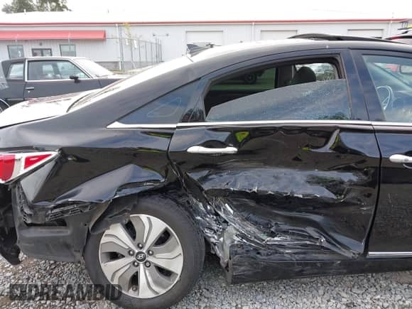 2015 Hyundai Sonata Limited с VIN KMHEC4A4XFA125303, выставлен на аукционе IAAI как лот 42555264 с пробегом 148 490 миль миль и . История ставок и продаж доступна на DreamBid. Изображение 6.